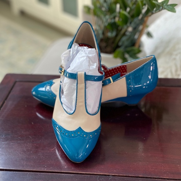 But Another Innocent Tale Shoes - Vintage Inspired Patten Leather  Baby Jane Shoes sz.8